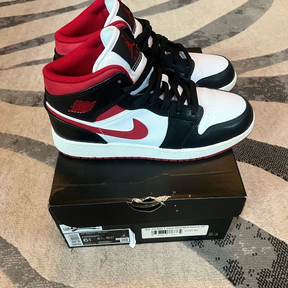 Black and red Jordan’s - Picture 6 of 8